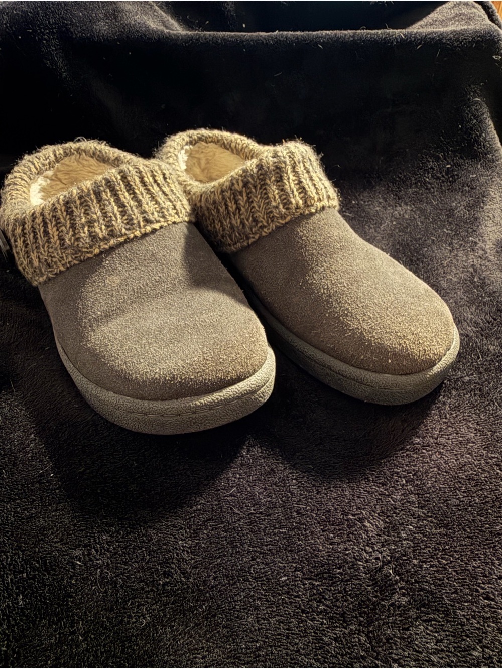 Clarks Nikki Clog Slippers 7M Gray Suede Knit collar faux fur lining Women’s 7